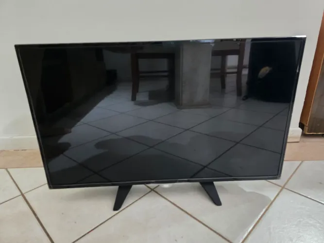 TV/Televisão 32 polegadas AOC / NAO FUNCIONA APENAS PARA RETIRADA DE PEÇAS