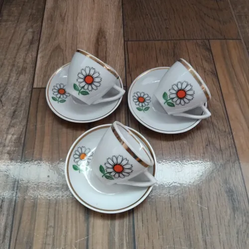 3 xicaras de café porcelana pozzani flor margarida