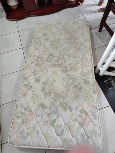 Vendo este coxão seminovo pra solteiro