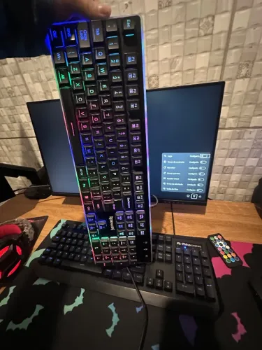 TECLADO GAMER Red Dragon acompanha fone