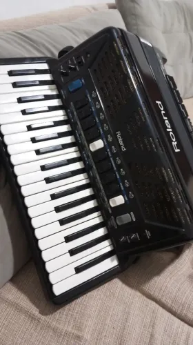 Acordeon 120 baixos Roland fr3x