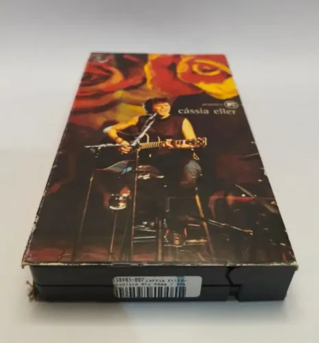 Cd Alice in chains, Offspring e VHS Cássia eller
