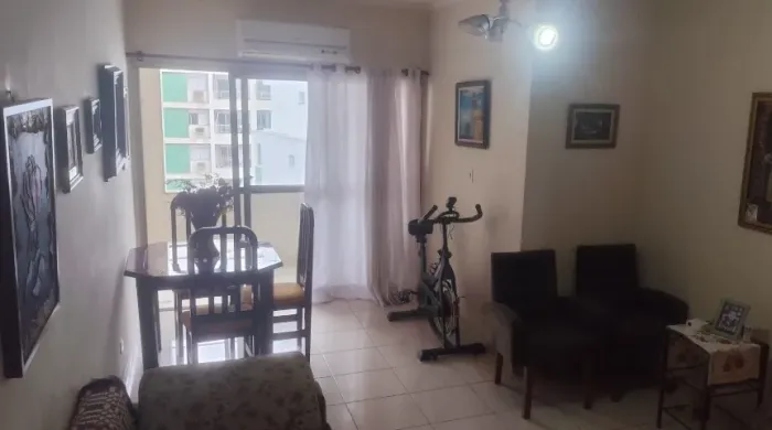 Apartamento, dois quartos com dependência, no bairro do Marapé