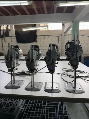 MAQUINA DE CORTAR TECIDO INDUSTRIAL EASTMAN (FACA/LAMINA VERTICAIS)