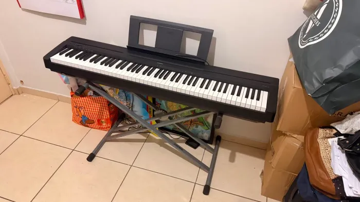 Piano Digital Yamaha P45 (88 Teclas) + Suporte em X + Pedal