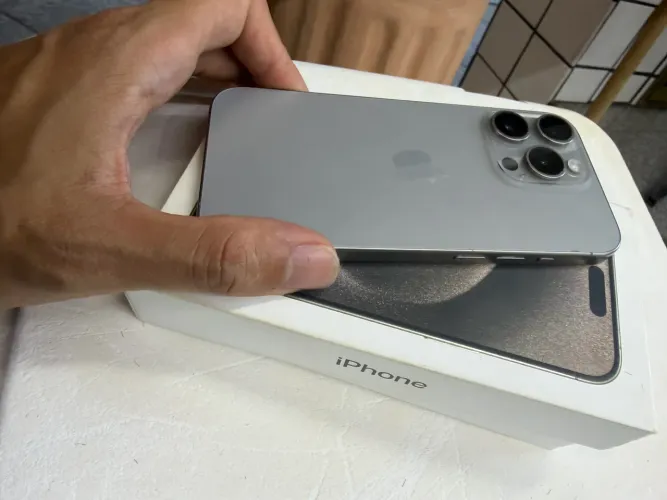 Iphone 15 pro excelente estado