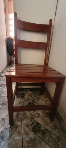 Cadeiras de mesa de madeira