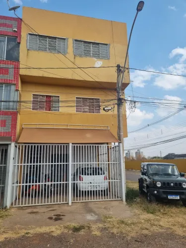 ALUGA-SE LOJA NA QS/05 PRAÇA 310B LOTE 01 (ESQUINA).