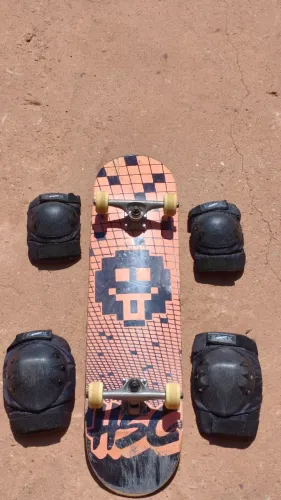 Skate Completo + Kit de Proteção (Joelheiras e Cotoveleiras) - Pronto para Andar