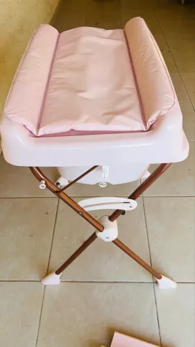 Banheira de bebê com trocador rosa marca Burigotto