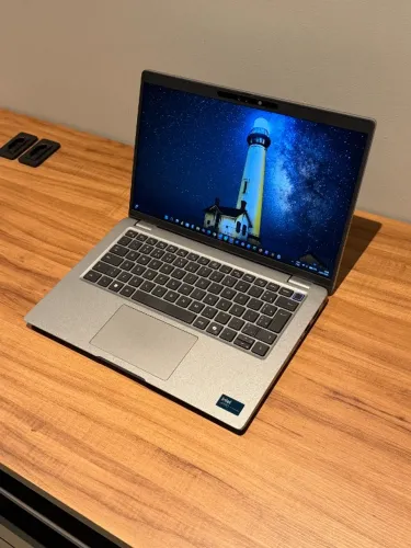 Dell Latitude 5450 - Intel Ultra 5 - 32GB DDR5 - 512GB SSD - Win 11 Pro