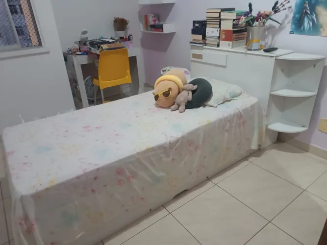 Cama de solteiro com baú e cama auxiliar