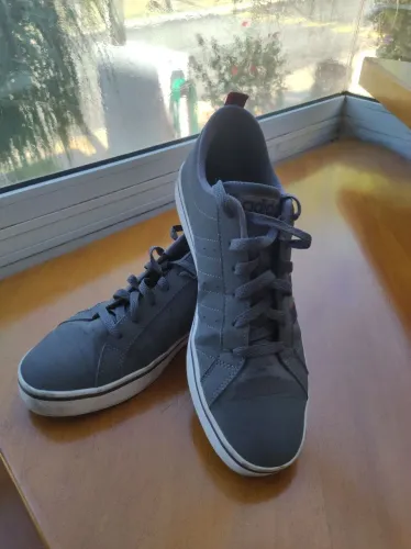 Tênis Adidas