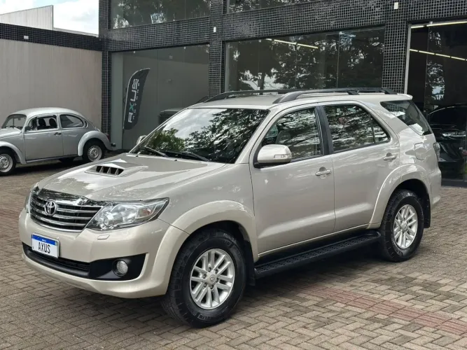 Toyota Hilux SW4 SRV D4-d 4X4 3.0 TDI Dies. AUT 2014