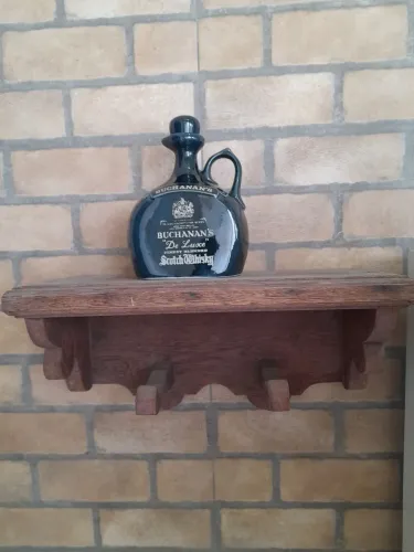 Bela garrafa de louça, relíquia. 