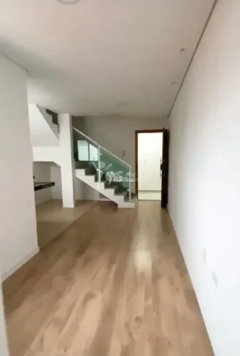Cobertura com Elevador, 02 dormitórios, 01 Suíte, área gourmet com churrasqueira e 1 vaga 
