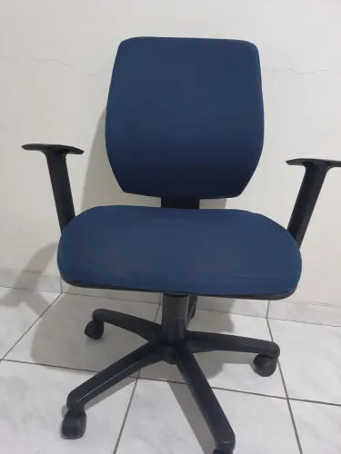 Cadeira de escritório com rodinha
