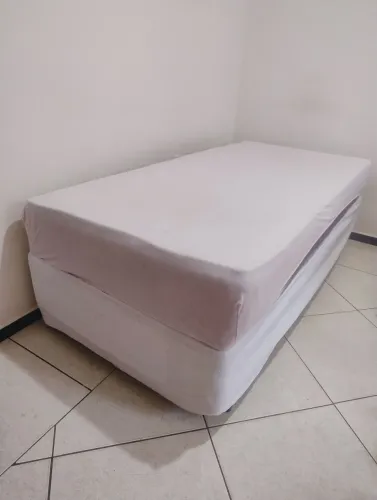 Vendo Cama box de mola - solteiro e com baú 