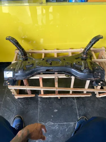 Agregado Suspensão Quadro Suporte Motor Nissan Versa Nissan March