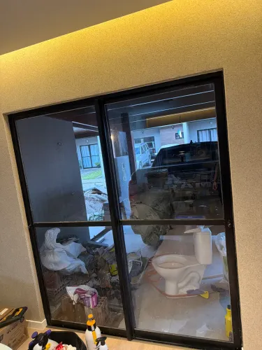 Vende-se porta de correr (esquadria alumínio e vidro)