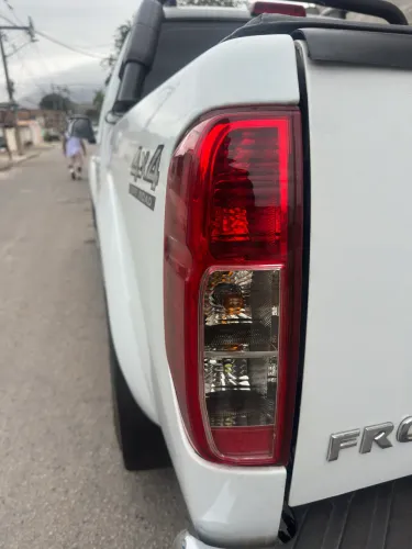 Par de lanterna traseira Frontier 2015