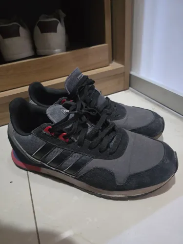 Adidas 41/42 no precinho camarada
