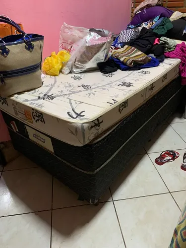 Vendo colchão e cama de solteiro