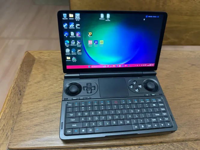 GPD Win Mini 2024 Ryzen 7 8840U | 32GB RAM | SSD 2TB | 120Hz + Case