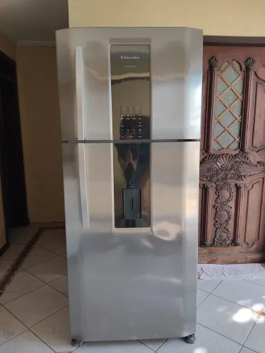 Geladeira para retirada de peças ou conserto, não está funcionando...