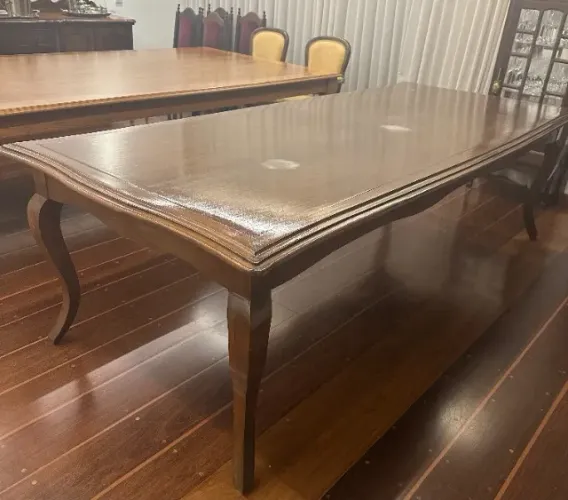 Mesa de madeira clássica de jantar para 10 pessoas