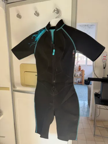 Macacão de mergulho e surf feminino