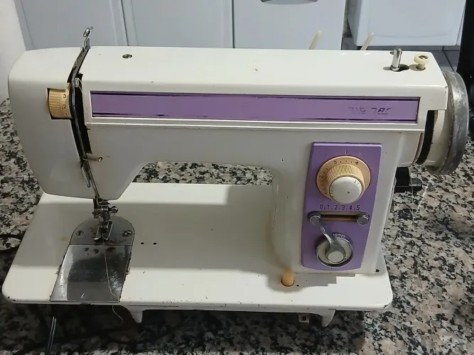 $ Baixei $Linda Máquina de costura e  Zig  Zag