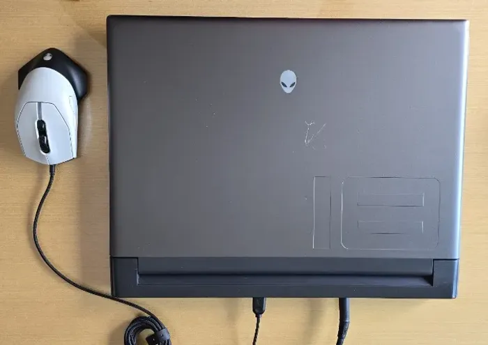 Alienware m18 R1 Ryzen 9 7845HX RTX 4070 32GB RAM 