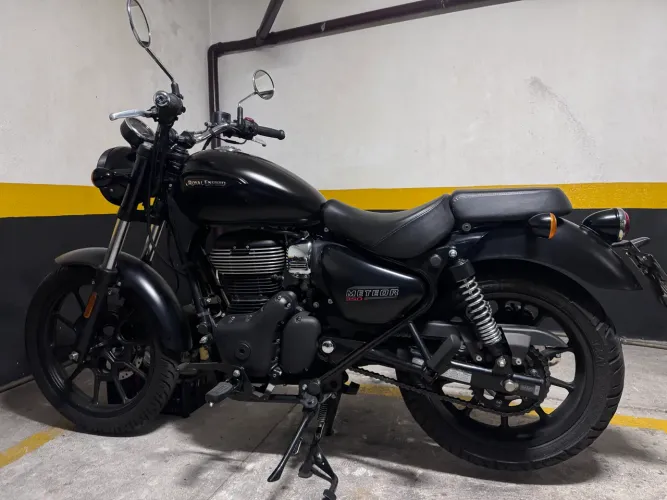 Meteor 350 2025 com apenas 5.400km
