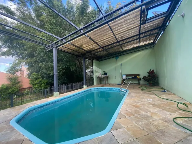 CASA COM PISCINA EM SANTA CRUZ DO SUL