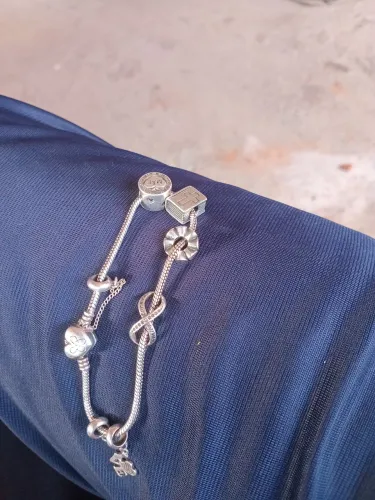 Pulseira pandora, Timóteo 300 reais com 5 berloqui