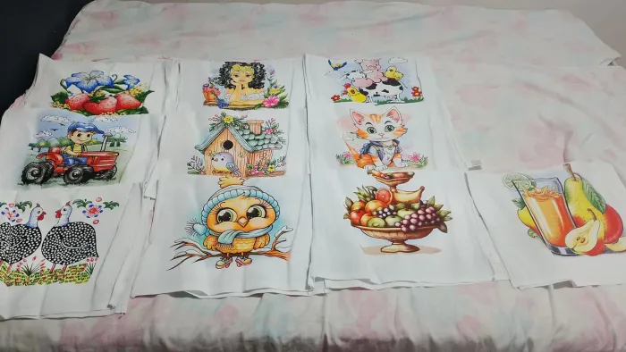 Kit de 10 unidades de Panos de prato estampados novos. Estampas variadas.
