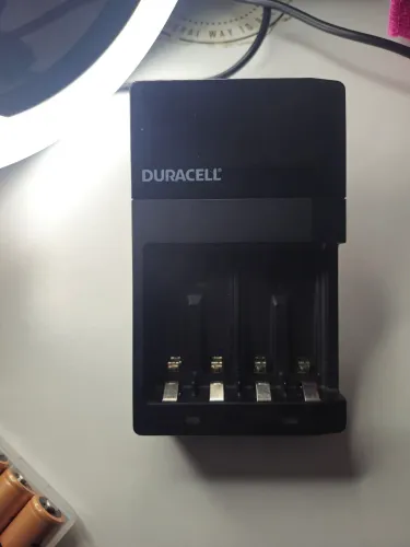 Carregador Duracell ótimo estado comprado 04 pilhas