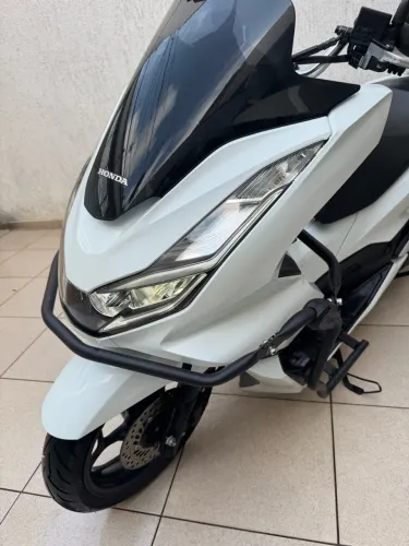 Moto linda!! apenas 3000km