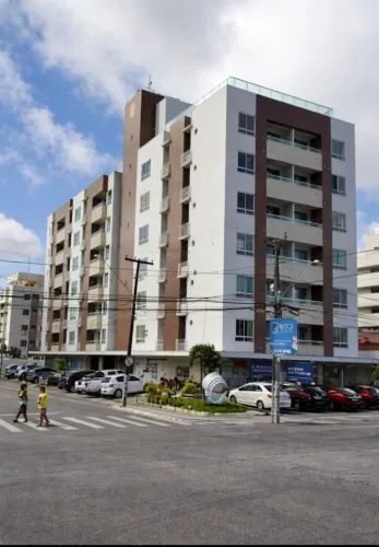 Sala comercial no Cabo Branco, 28 m², a uma quadra da praia.
