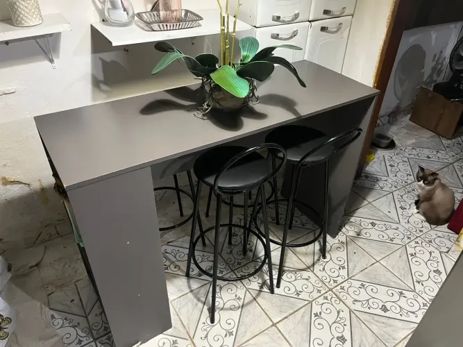 Vendo uma linda bancada pra cozinha,na cor cinza em ótimo estado 