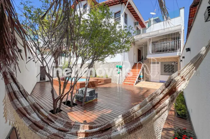 Casa à venda no Camargos!