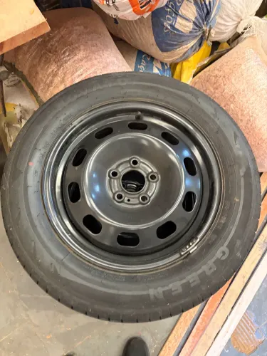 Jogo de Rodas com Pneu Aro 15 5x100 pneu 185/60 R15