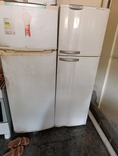 2 geladeira pra retirar peça 