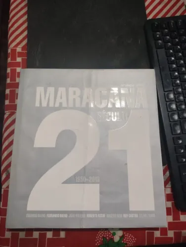 LIVRO ILUSTRADO - MARACANÃ SÉCULO 21 em Perfeito Estado