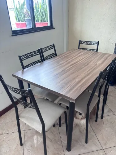 Mesa com 6 cadeiras