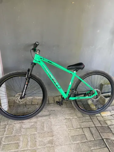 Bike aro 29 semi nova em ótimo estado toda montada só pegar e andar nada para fazer