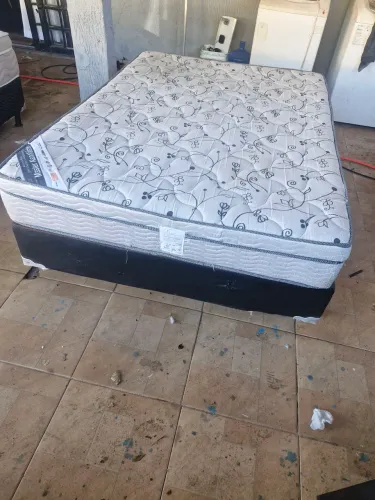 Cama casal padrão 1.38x1.88 Box e colchão de molas ensacadas ortobom ótimo estado e usado