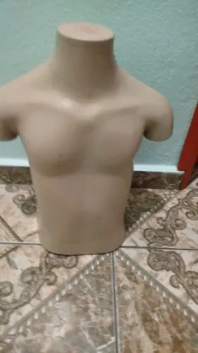 Manequim masculino para tamanho P/ PP em bom estado de conservação
