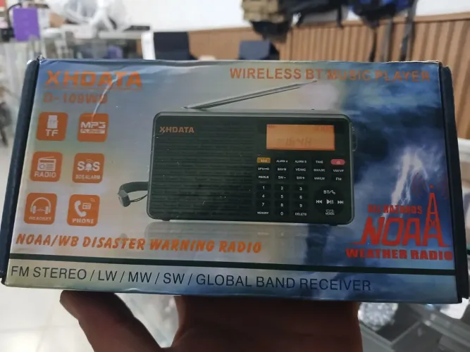 rádio apresentado é o modelo XHDATA D-109WB